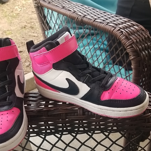 Nike Kids Black and Pink Sneakers - Picture 6 of 11